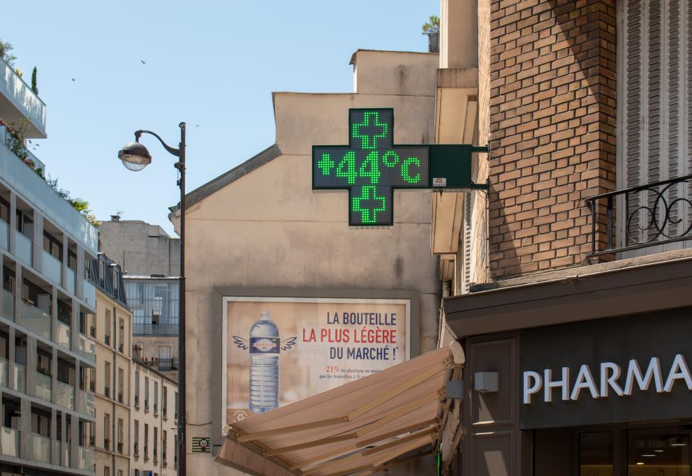 Pharmacy thermometer showing 44°C during a heatwave