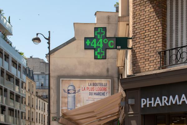 Pharmacy thermometer showing 44°C during a heatwave